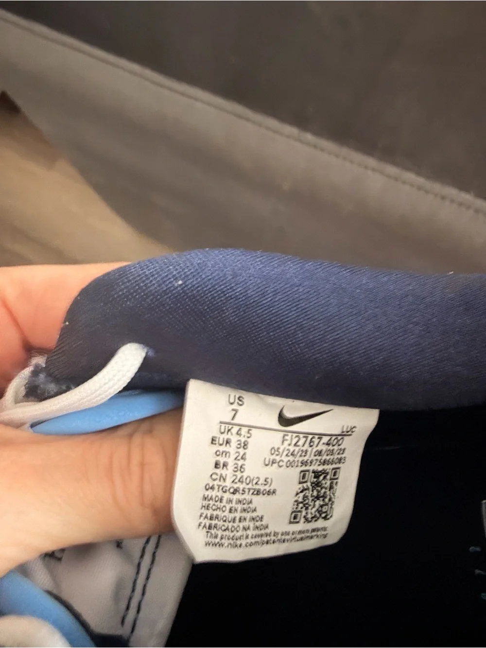 Nike Low-Top Sneakers in Light Blue, Navy and White